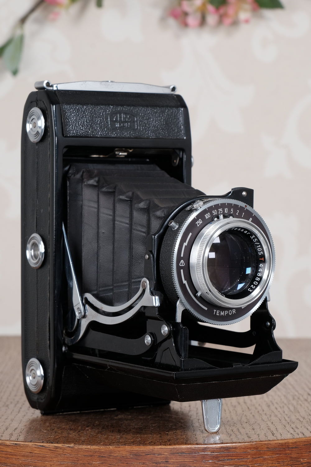 Near mint! 1956 Zeiss Ikon 6x9 camera, coated Carl Zeiss Tessar