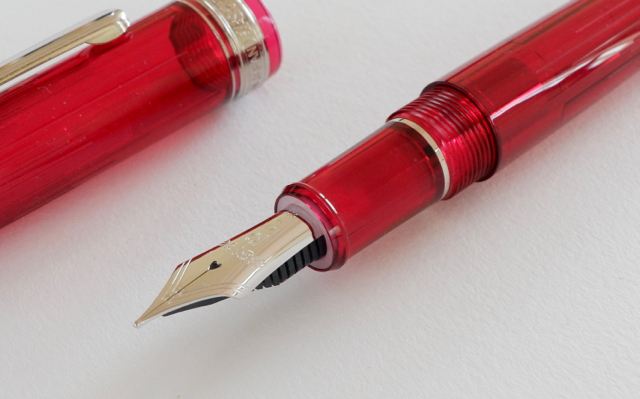 早春の夜明けに赤く染まった富士 | 文具ウェブマガジン pen-info