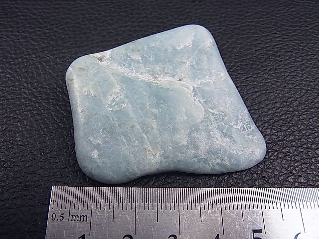 青みをを帯びた白色 上質海中翡翠】糸魚川翡翠海石1227g ヒスイ ひすい