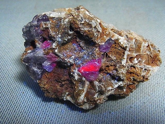 メキシコ・オハエラ鉱山産フローライト原石（赤色蛍光/バライト共生