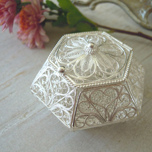 ジュエリーケース】銀線細工で精密に作った入れ物・Mサイズジュエリー