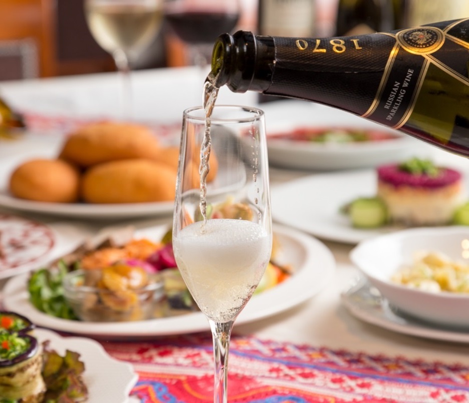 ロイヤル・ダックス・ボヘミア 貴族の輿 ロココ調 フィギュリン アール