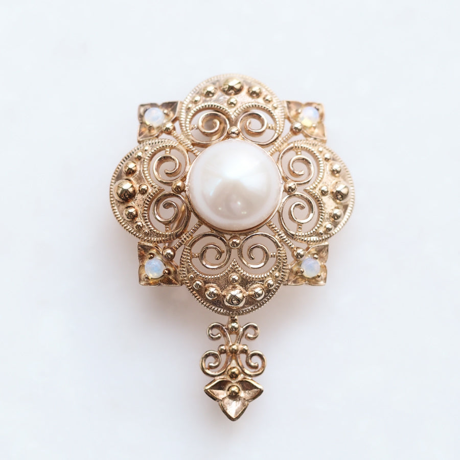 René パール・クリスタル ブローチ René パール・クリスタル ブローチ