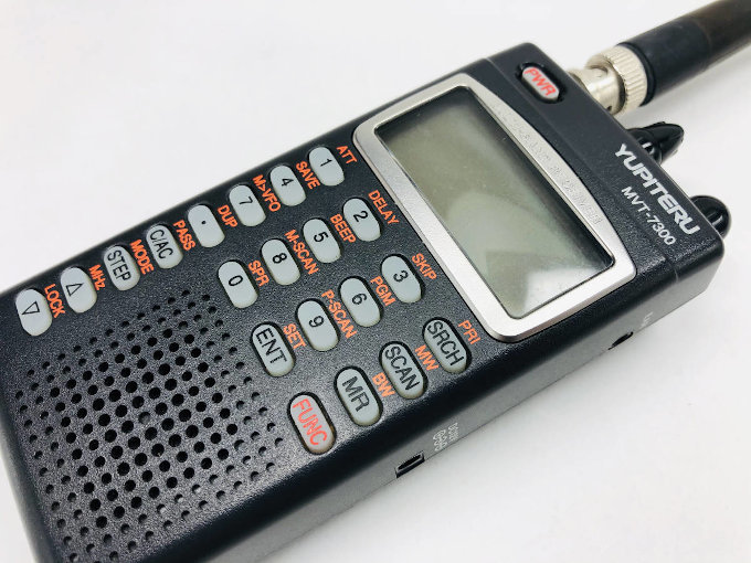 YUPITERUユピテル MVT-7300広帯域受信機と周波数帳