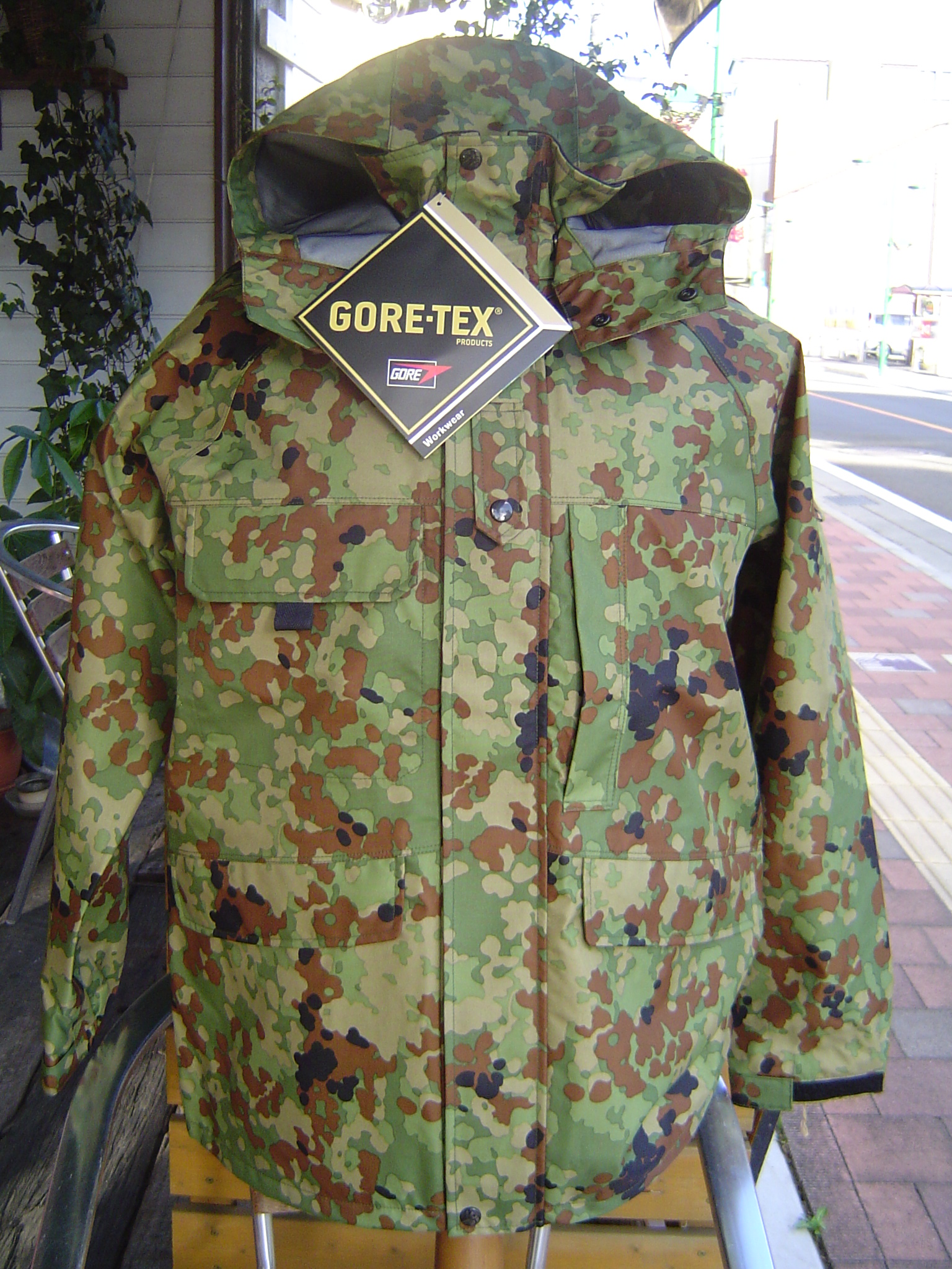 新型GORE-TEX（ゴアテックス）迷彩雨衣 ミリタリーグッズ、自衛隊