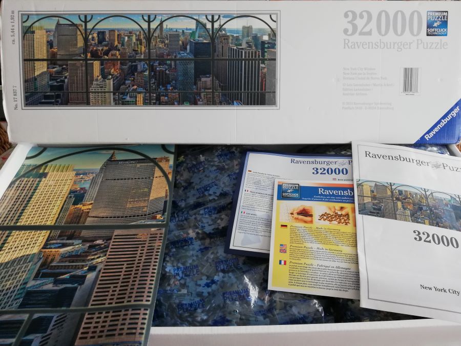 32000, Ravensburger, New York City Window - Rare Puzzles