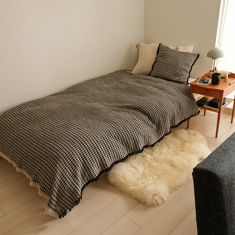 わたしの愛用品-ブラックカラーで手軽に模様替えブランケット