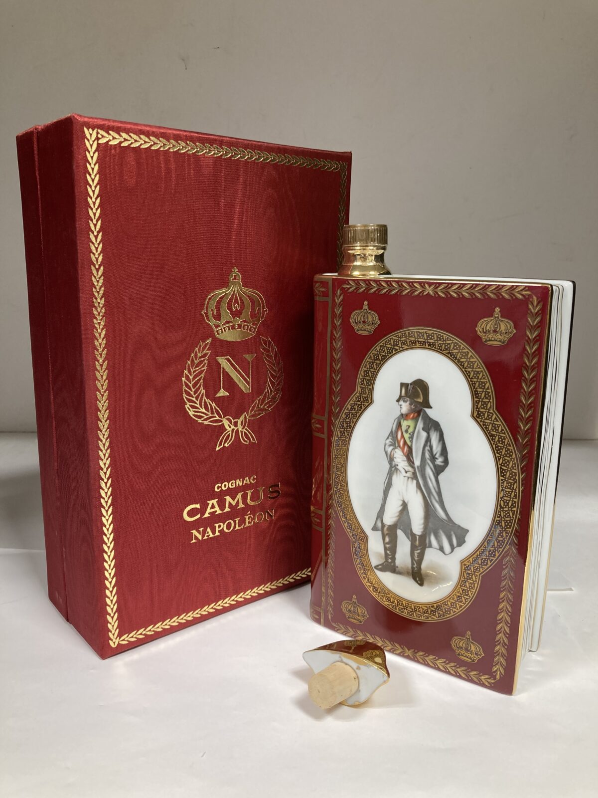 未開栓○CAMUS カミュ ナポレオン ブック 陶器 ケース 箱入り ※替え栓破損