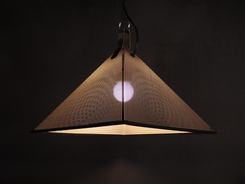 三原昌平ヤマギワ金属製 ピラミッド型 ペンダントライト【黒色】