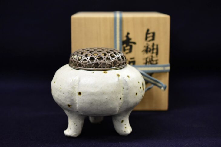 木村盛伸 作 『白釉飛文香炉』 ｜骨董品買取 緑和堂