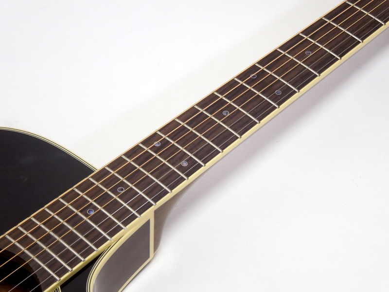 初心者も、エレキ奏者も弾きやすい薄胴エレアコ、タカミネTSP138C TB