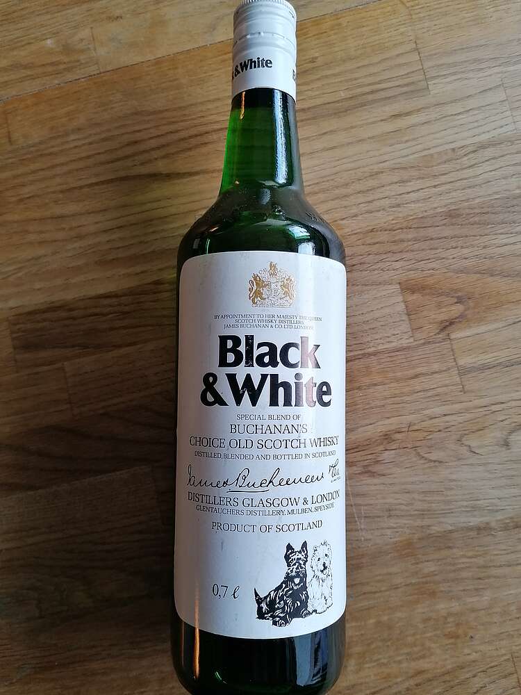 Black & White Special Blend of Buchanan's Choise Old