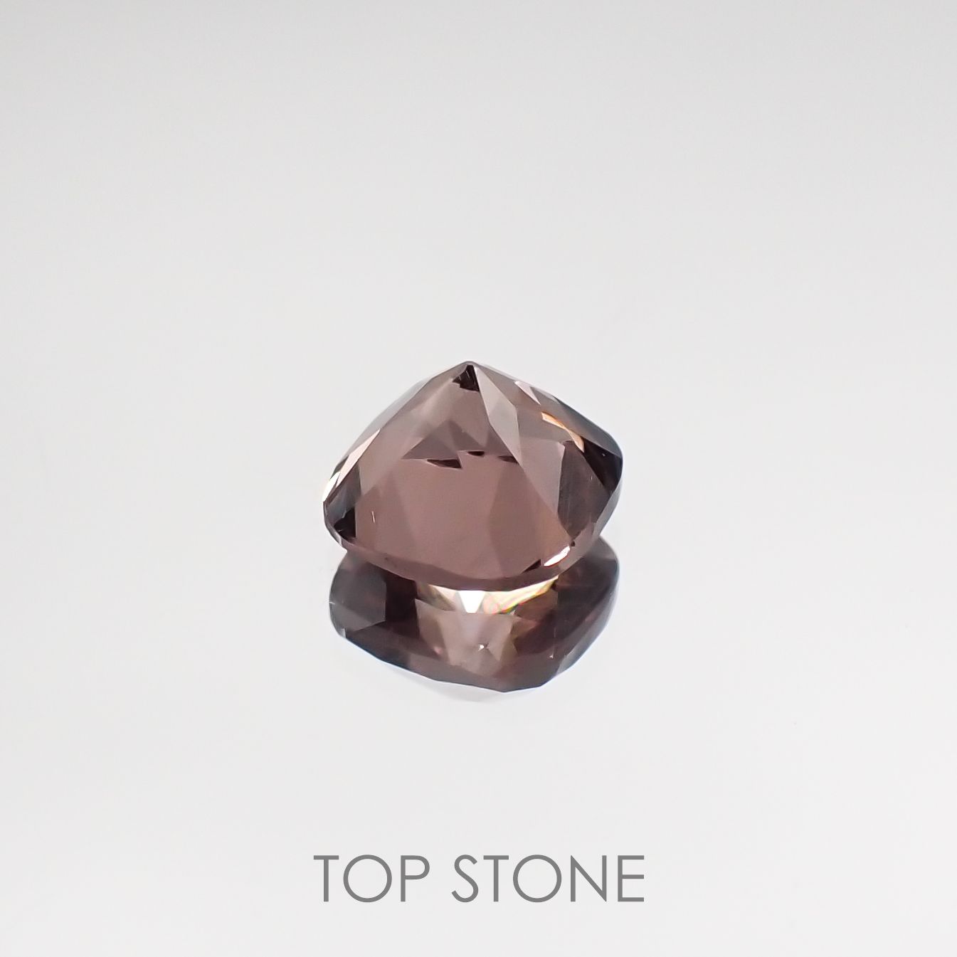 カラーチェンジガーネット(宝石名ガーネット) タンザニア/マダガスカル