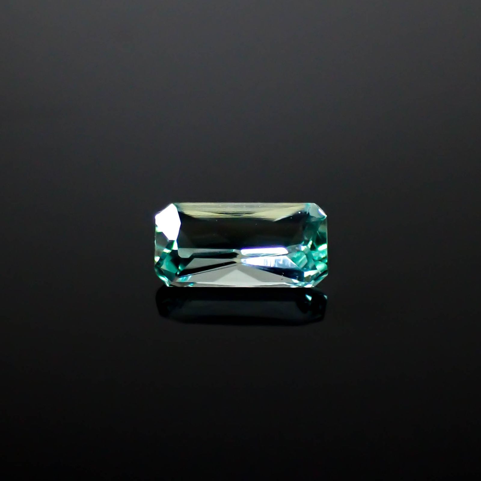 ミントベリル ナイジェリア産 0.45ct / 6.9x3.4mm前後 [250430196