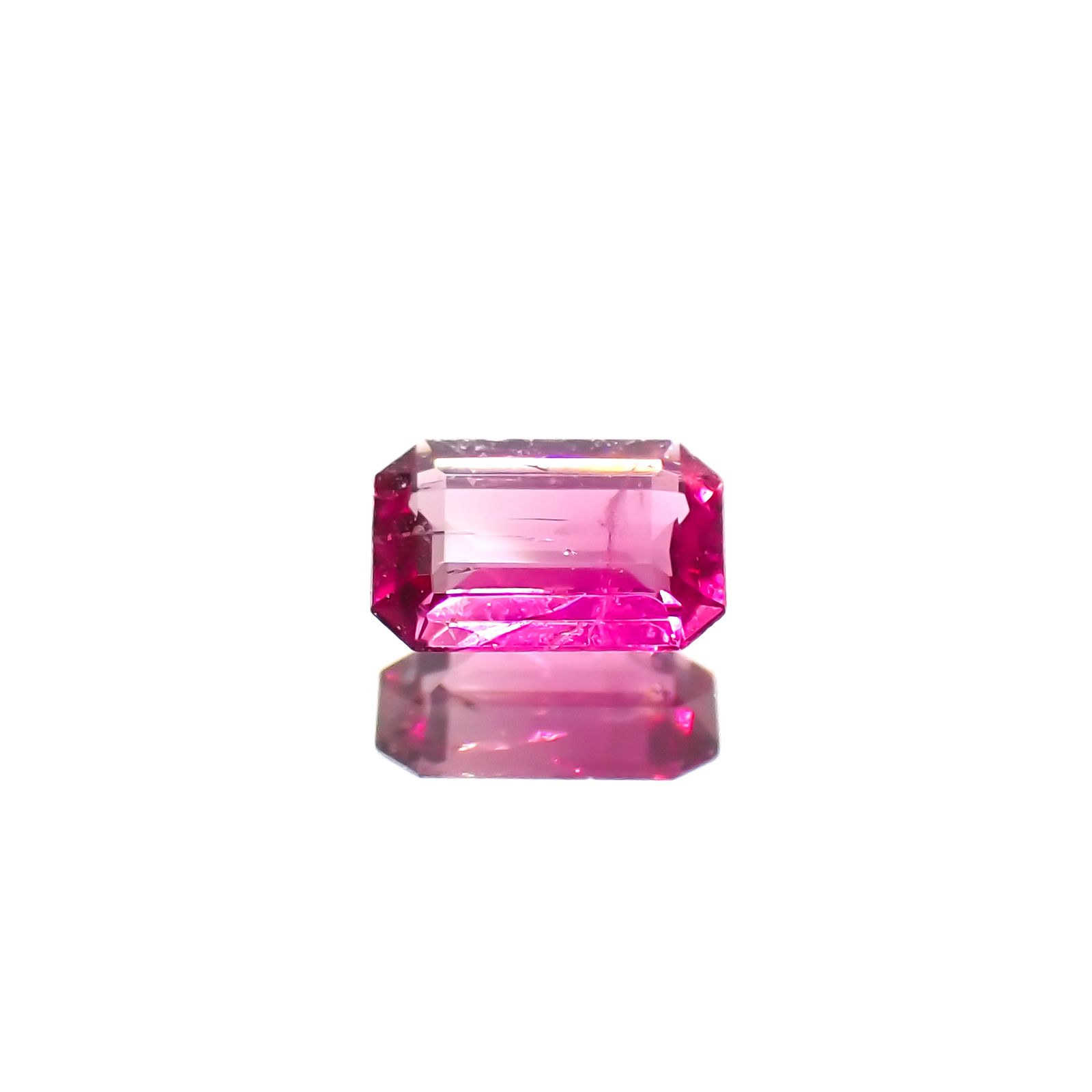 レッドベリル(宝石名レッド・ベリル)アメリカ・ユタ州ワーワー