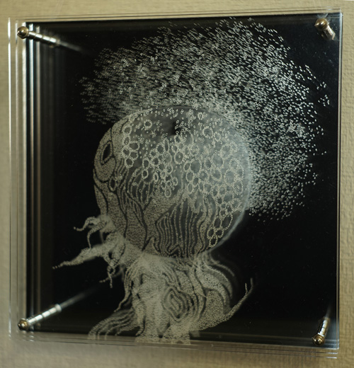 德永博子 アクリル板アート 徳永博子「How to Make」木の葉から漏れる