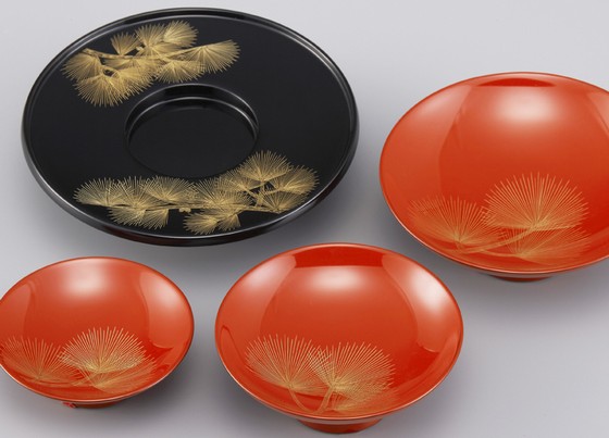 屠蘇器・重箱セット 松風沈金 814,000円（税別） | 輪島塗の塗師屋