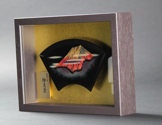 飾皿漆額 赤富士沈金 55,000円（税込） | 輪島塗の塗師屋 輪島漆器大雅