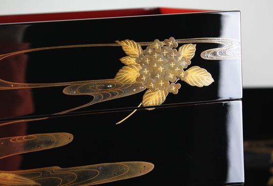 五段重箱 四季草花蒔絵 3,300,000円（税込） | 輪島塗の塗師屋 輪島