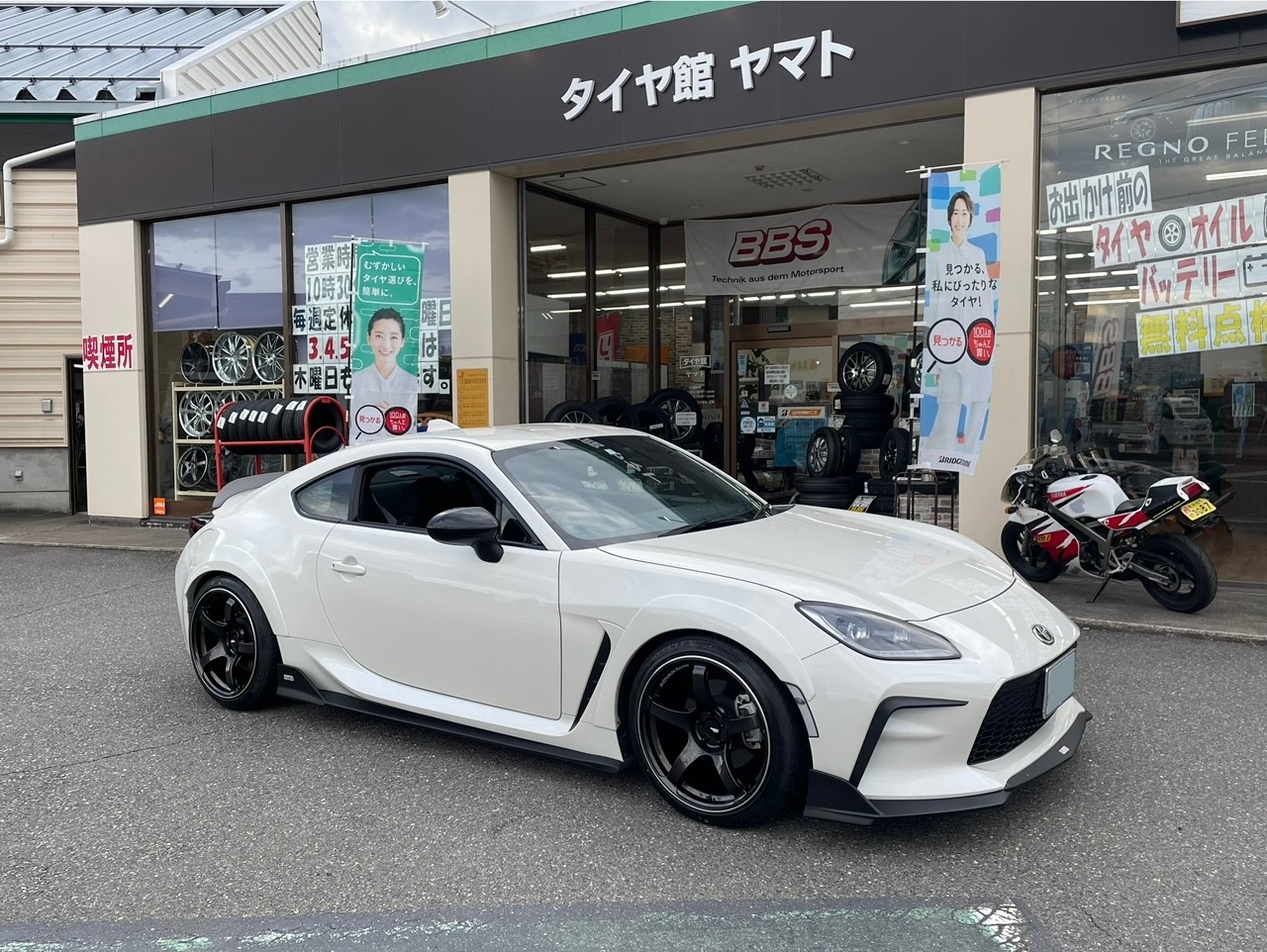 GR86 × TEIN車高調 × RE004 × ADVAN TC4 | 店舗おススメ情報 | タイヤ