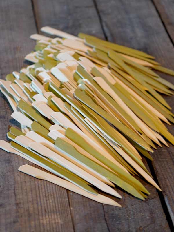 国産の竹串製造に挑戦 Taking on the challenge of manufacturing