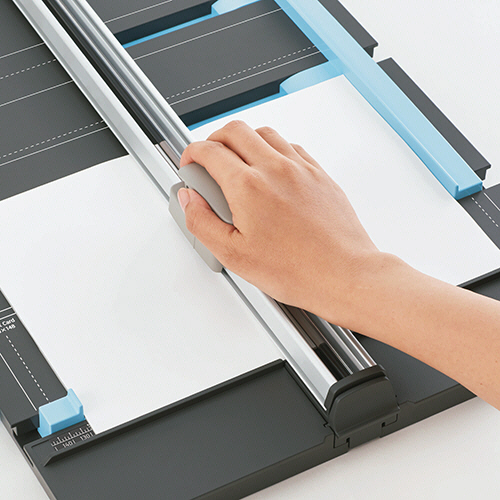 たのめーる】プラス スライドカッター ハンブンコ 297mm(A4長辺) PK