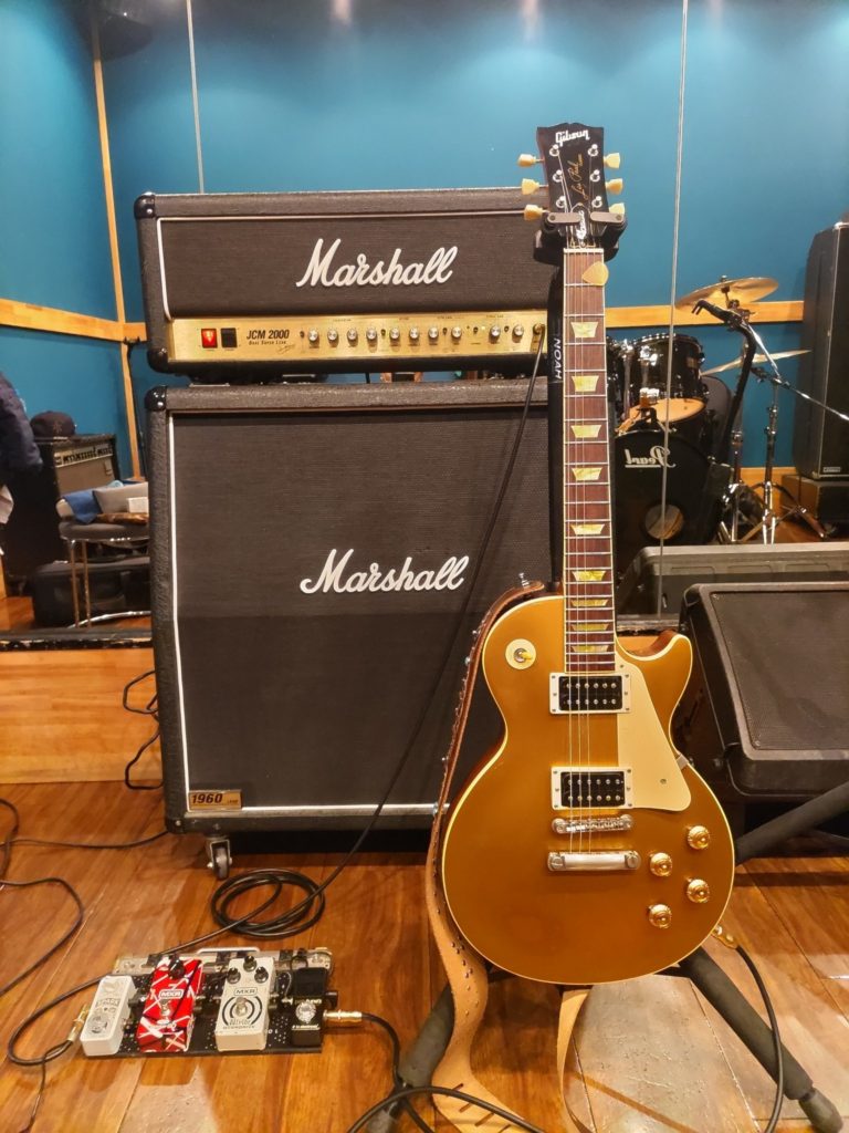 バーニーのレスポール、マーシャルのアンプ、おまけのエフェクター
