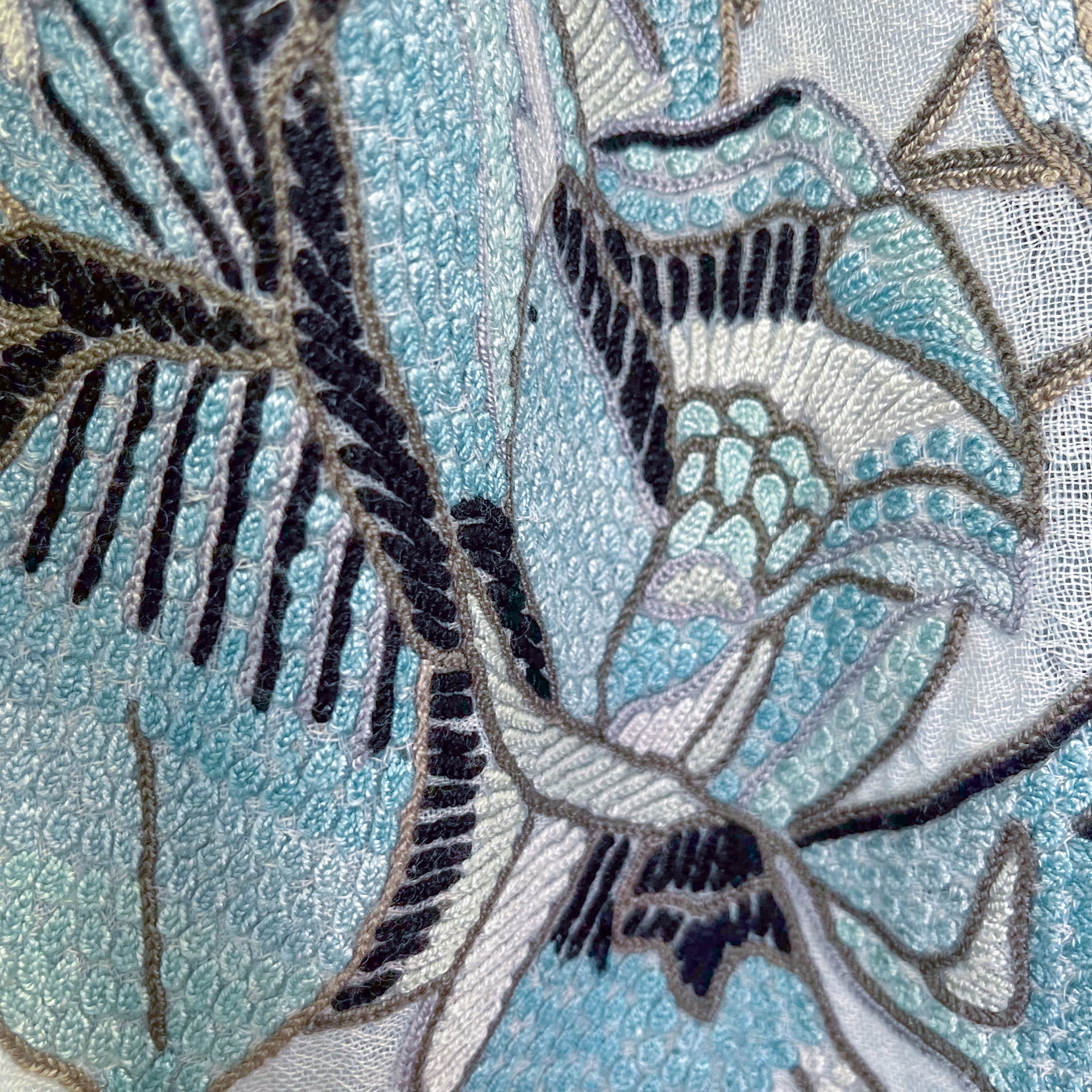 Utopian Flowers 薄手ウール&シルク アリー手刺繍ストール (ペール