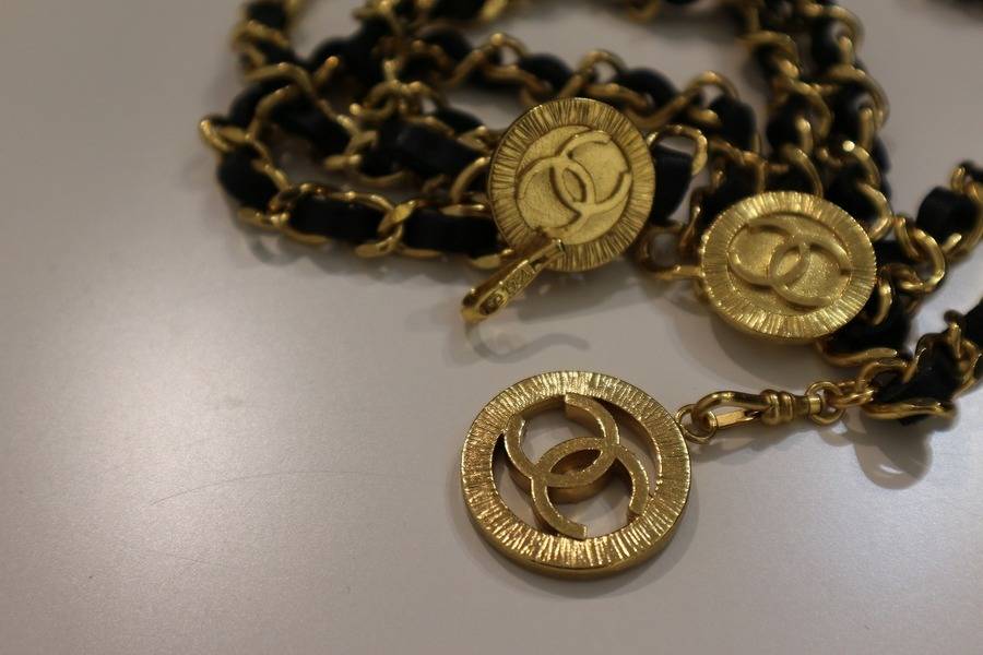 シャネルヴィンテージチェーンベルトレアネックレスにも 【公式通販】