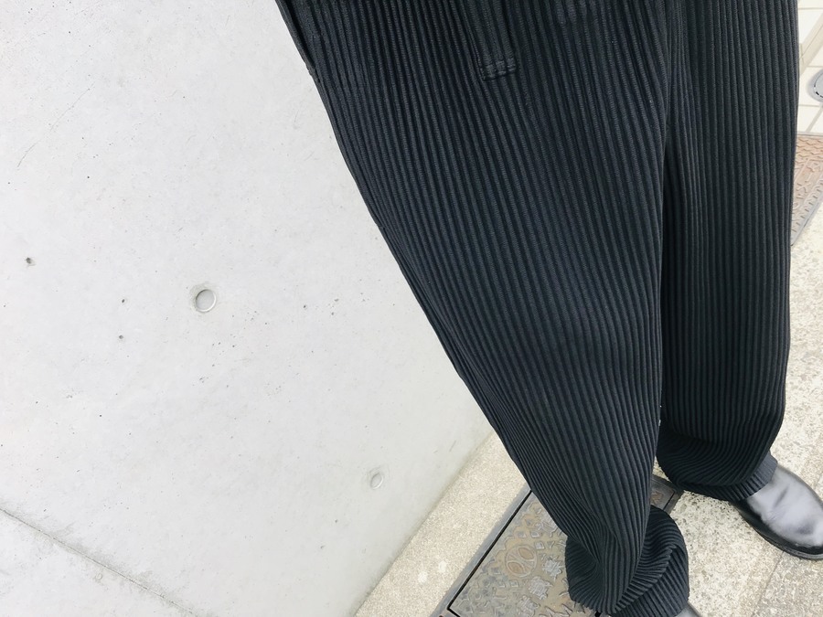 Homme Plisse バルーンパンツ(9分丈、サイズ3、ブラック) Homme Plisse