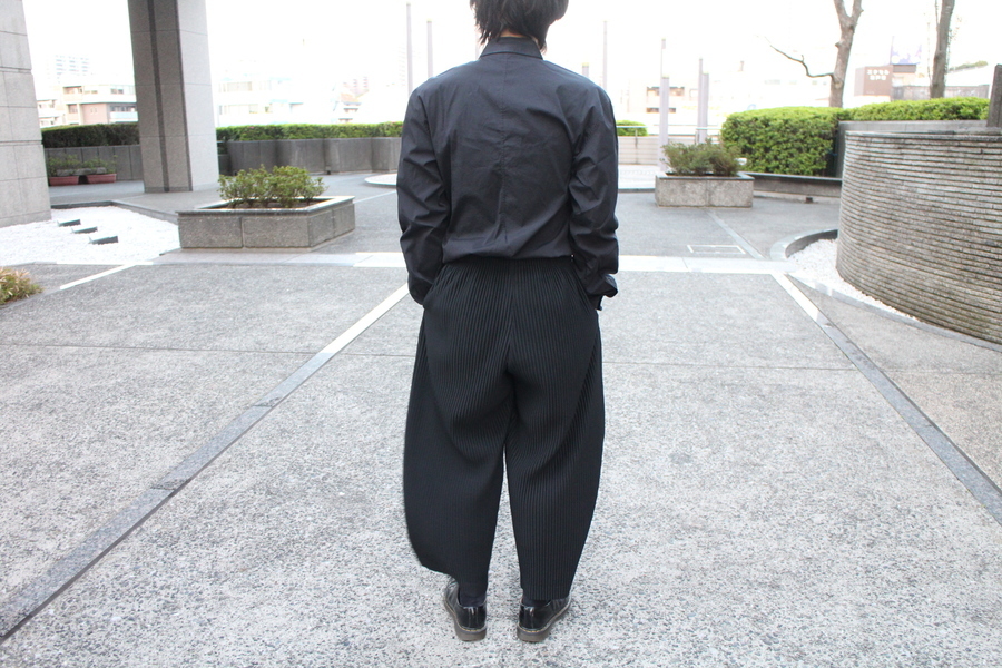 HOMME PLISSE イッセイミヤケ BASICS 消しプリーツ パンツ HOMME