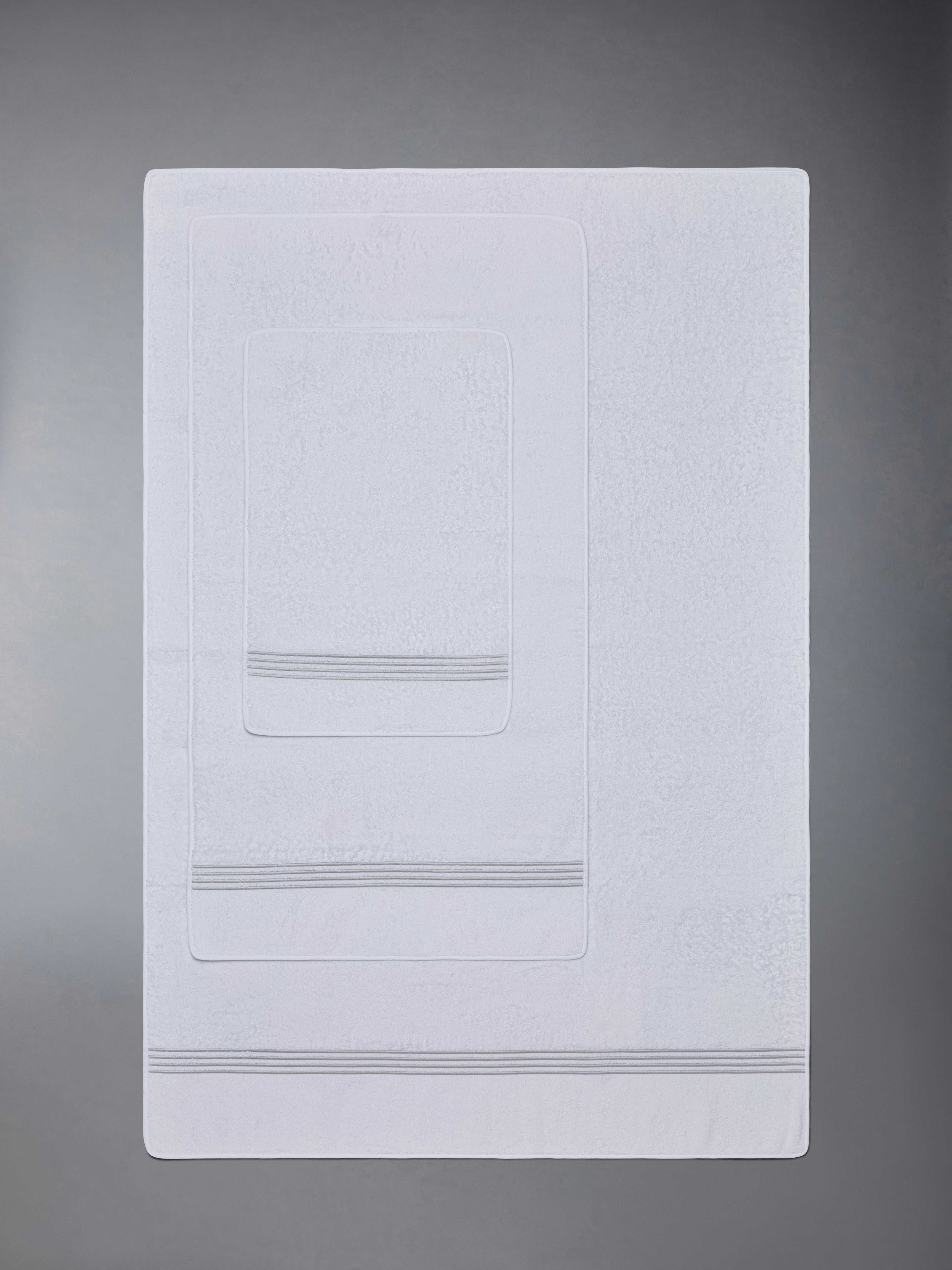 4 Bar Frette 3 Piece Towel Set | Thom Browne