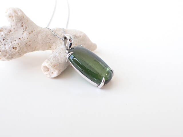 MA0435 【限定価格】 モルダバイト ペンダントトップ ☆宝石鑑別書付き☆