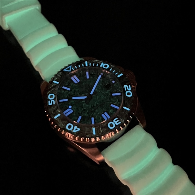 SPINNAKER】ベルトもベゼルもインデックスもダイヤルも針も光る