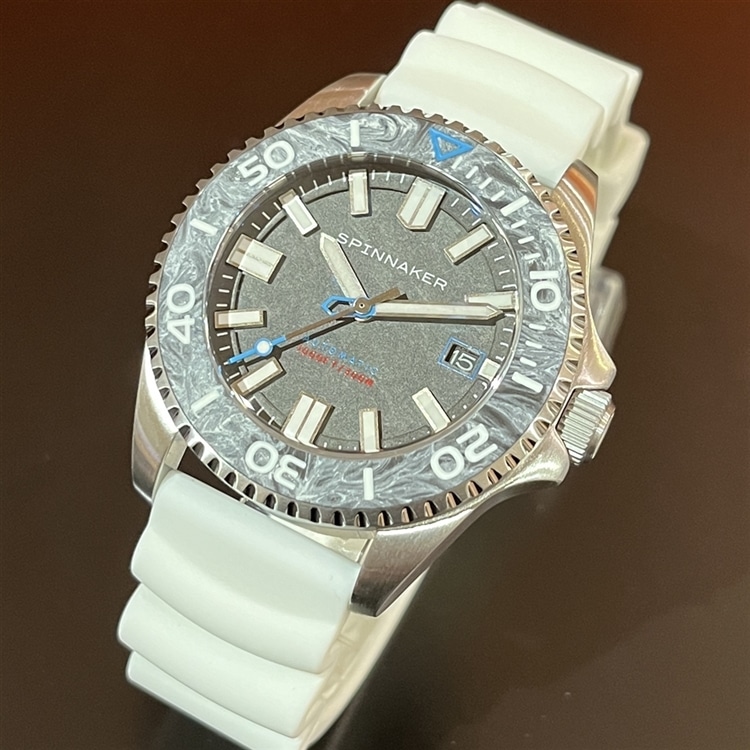 SPINNAKER】ベルトもベゼルもインデックスもダイヤルも針も光る