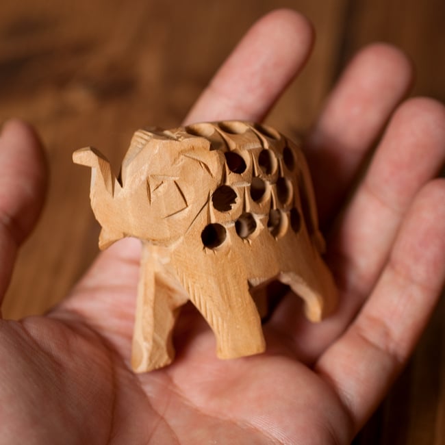 一木造り】インド職人の手作り透かし彫り木像 ジャリ - エレファント