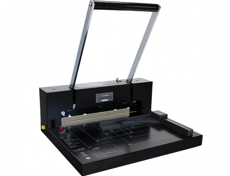 断裁機 | 製品案内 | 業務用乾燥機・断裁機・穿孔機の製造・販売