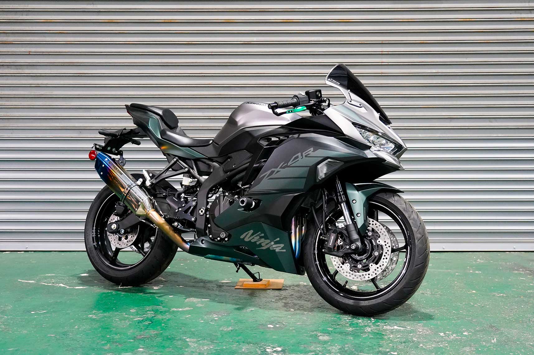 りま Ninja ZX-4R (2024 - 25) – rizoma Japan