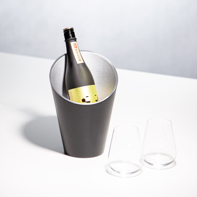 アンティークな樽型デザインのワインクーラーです。 アンティークな樽