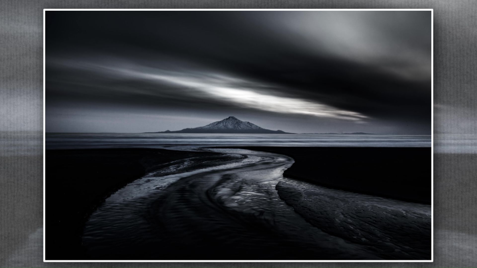 北海道の知られざる絶景2025】“奇跡の一瞬”を追い続ける風景写真家