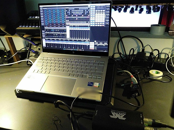 裏方屋ドットコム,Avolites T1