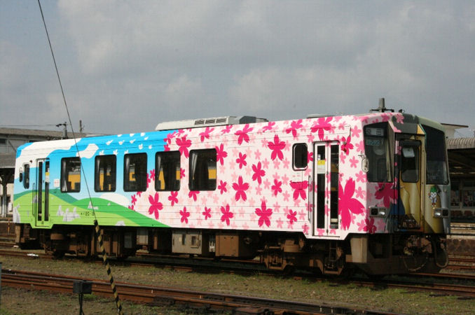 美祢線キハ120系に美祢市ラッピング列車誕生