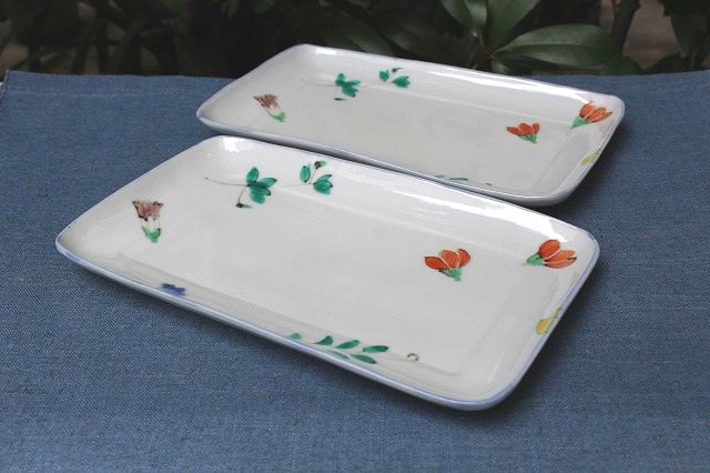 石川県能美市で作陶されている九谷焼作家庄田春海さんの長角皿 押し花