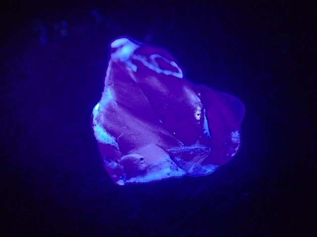 最高品質カラー・チェンジ・フローライト原石（Colorchange Fluorite