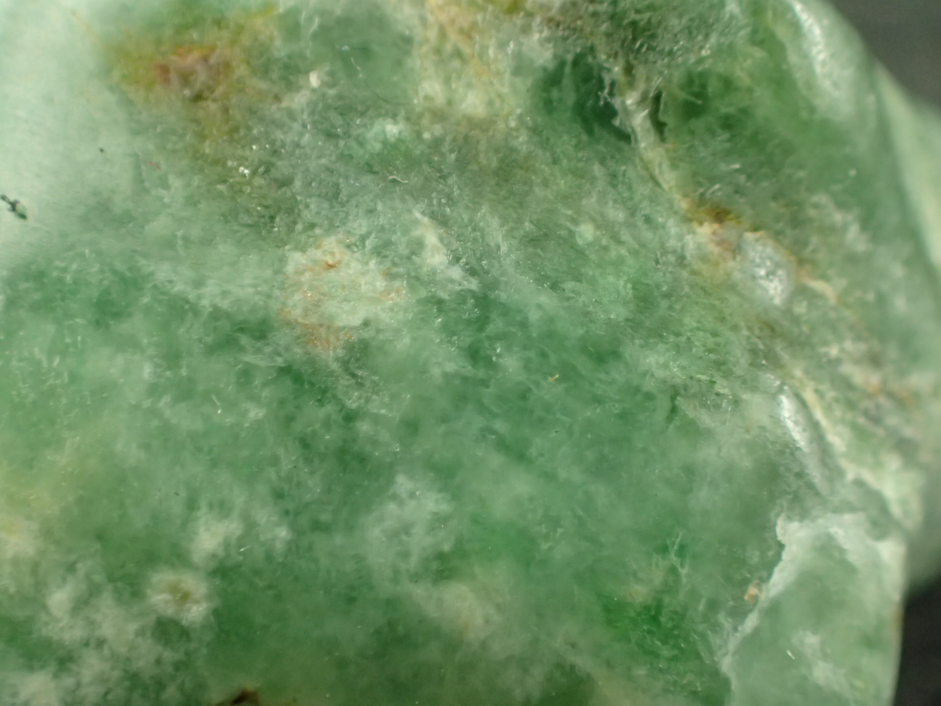 最高品質糸魚川翡翠(Itoigawa Jade) 新潟県糸魚川市産 ｜石の販売専門