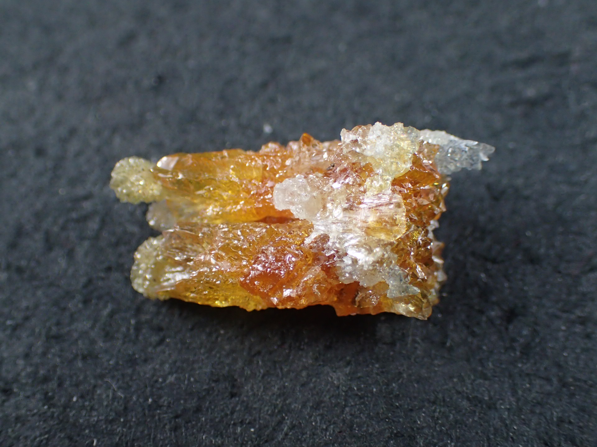 ジンカイト紅亜鉛鉱ポーランド産228g合成天然石鉱物原石