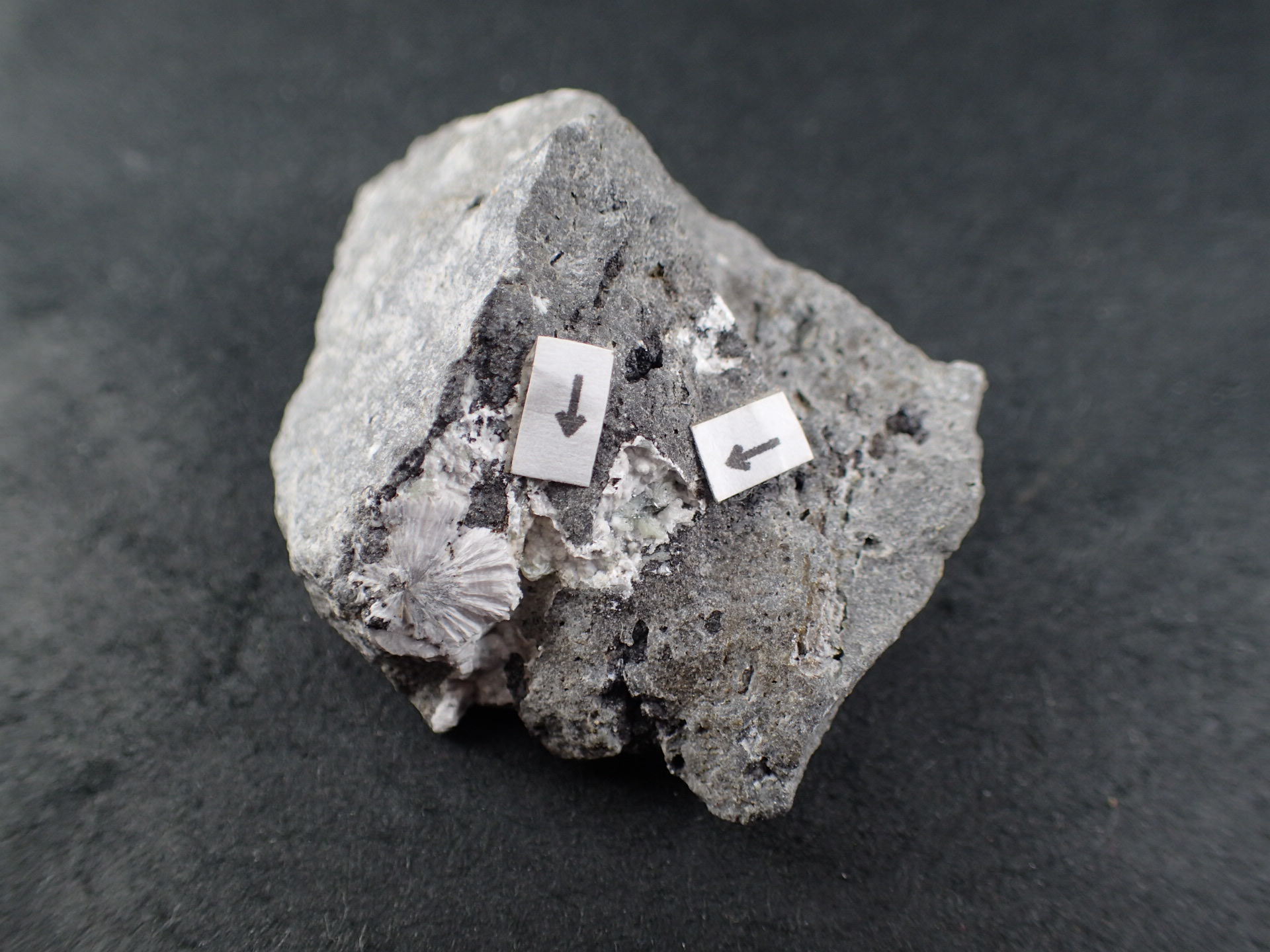 最高品質ネオジムランタン石（Lanthanite）佐賀県唐津市満越