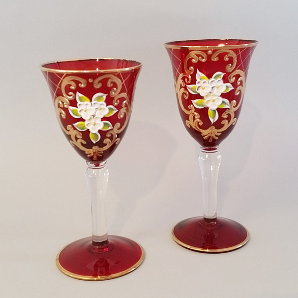 繊細で美しいヴェネチアングラスです。／赤色です 繊細で美しい