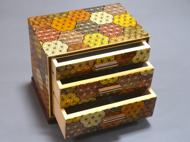 寄木7寸3ツ引き出し 亀甲 商品詳細｜寄木細工・箱根細工｜いづみやが