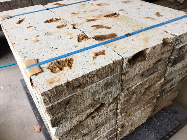 大谷石限定特価品。表面3級 約60x300前後x910～950前後mm角欠け